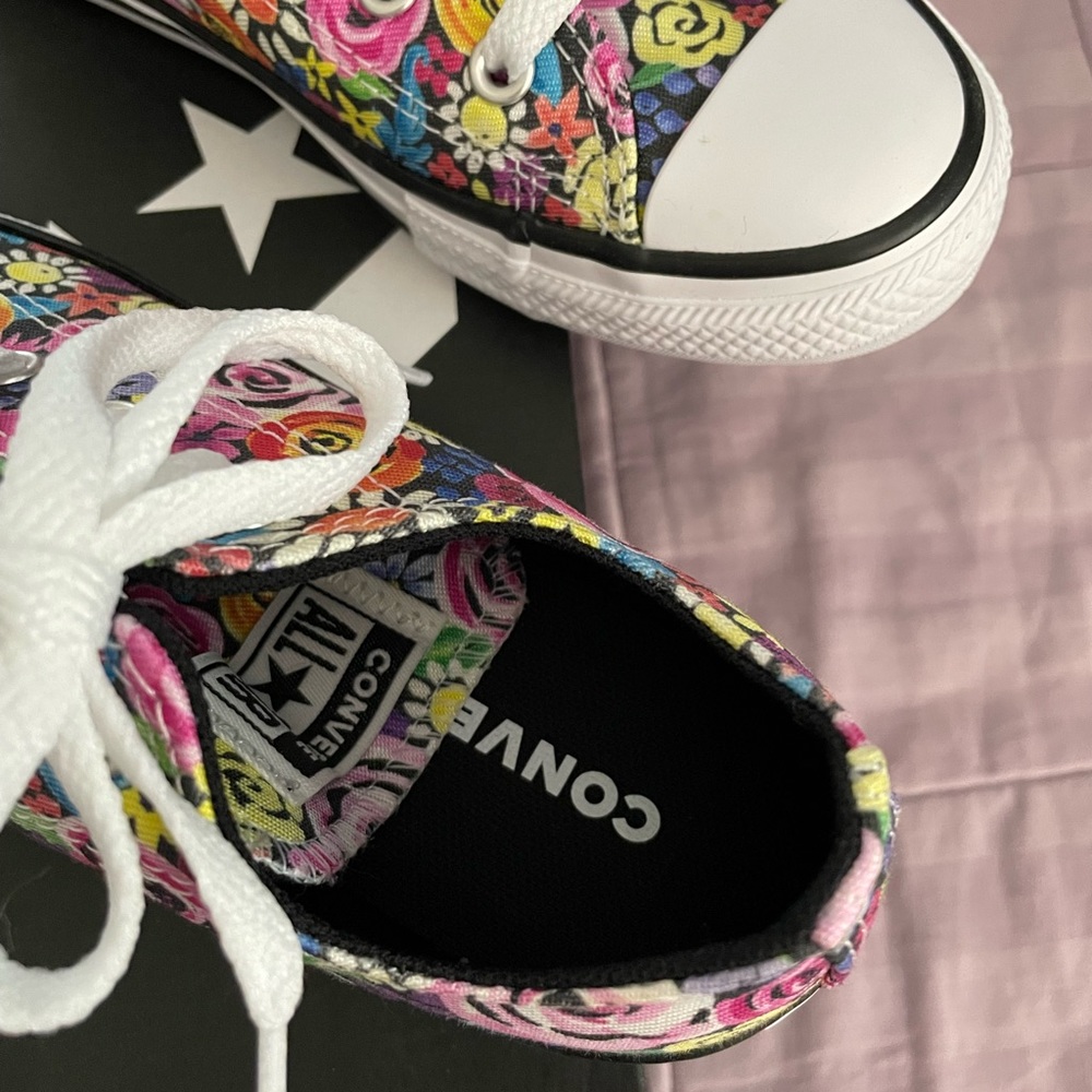 NIB girls converse low sneakers - Picture 2 of 8